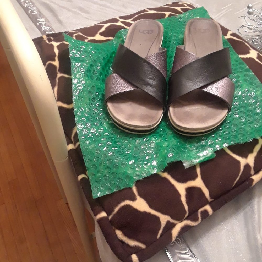 ugg crisscross sandals,